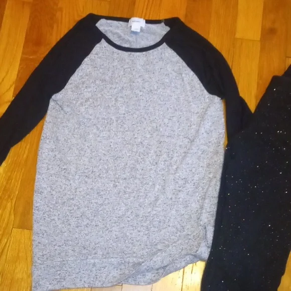 Gray and Black Raglan Top with Black Glitter leggings girl large - Picture 2 of 3